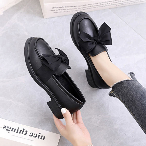 Elegáns cipő szalaggal