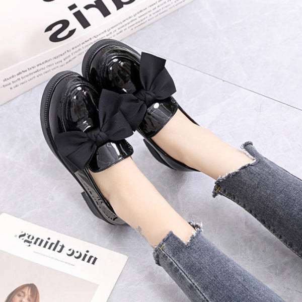 Elegáns cipő szalaggal