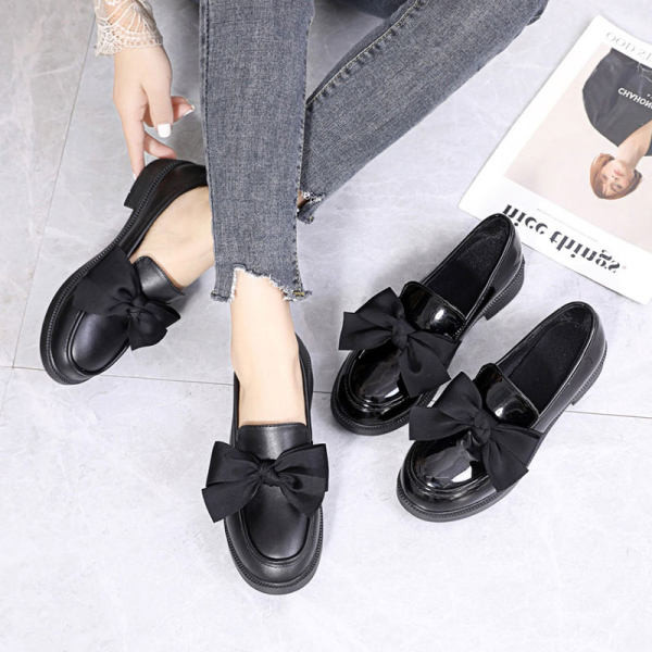 Elegáns cipő szalaggal