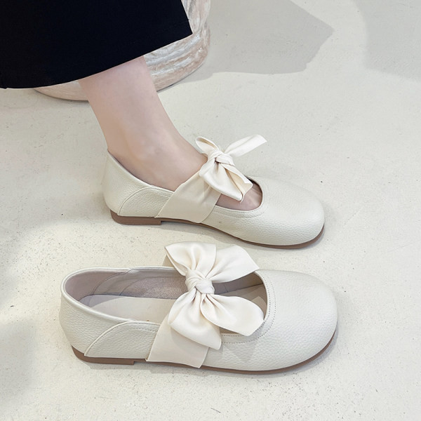 Γυναικεία δερμάτινα παπούτσια με κορδέλα