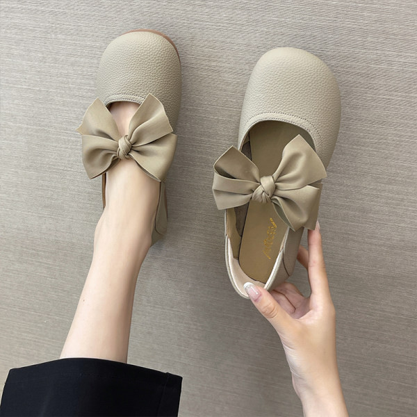 Γυναικεία δερμάτινα παπούτσια με κορδέλα