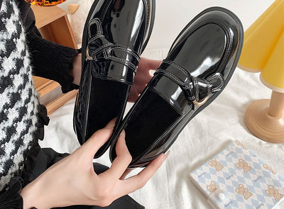 Sieviešu ādas apavi