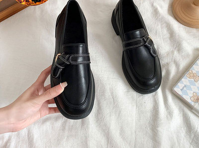 Sieviešu ādas apavi