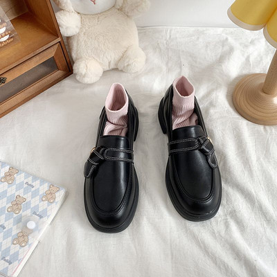 Sieviešu ādas apavi