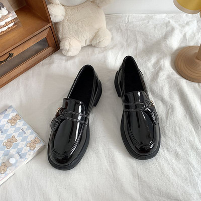 Sieviešu ādas apavi