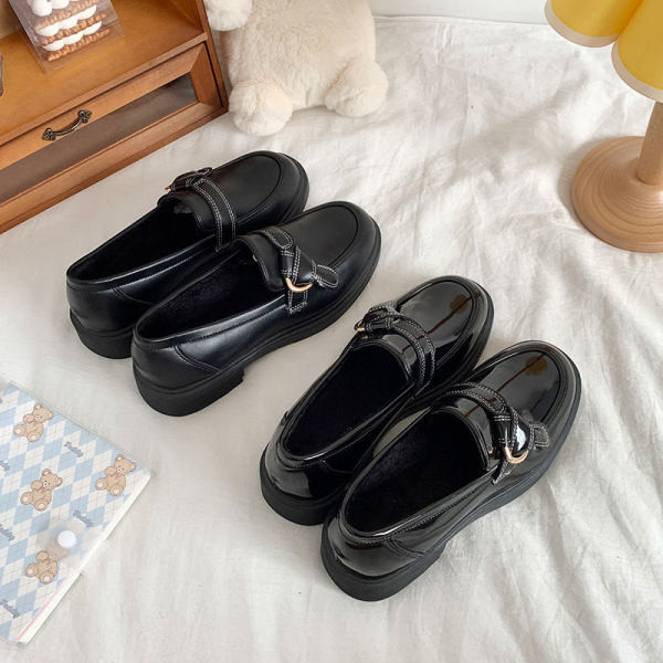 Sieviešu ādas apavi