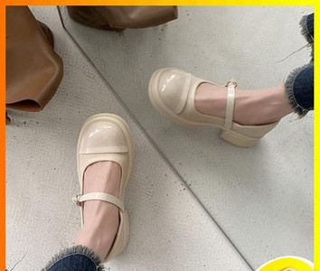 Γυναικεία παπούτσια σε τρία χρώματα