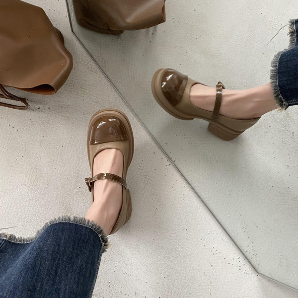 Γυναικεία παπούτσια σε τρία χρώματα