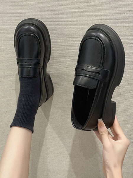 Ikdienas sieviešu apavi ar augstu platformu