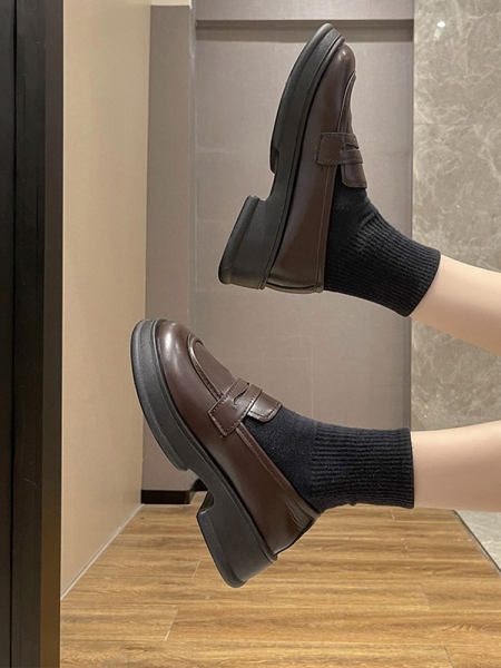 Ikdienas sieviešu apavi ar augstu platformu