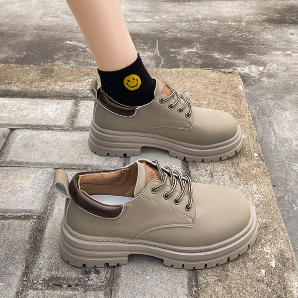 Sieviešu apavi ar raupju zoli un šņorēm