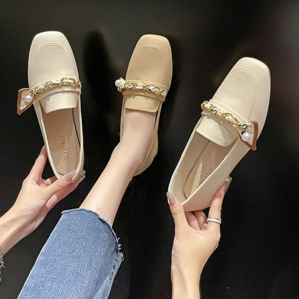 Mūsdienīgi apavi no eko ādas ar metāla elementu un biezu kvadrātveida papēdi 3 cm