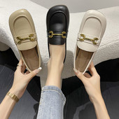 Ležerne ženske cipele s metalnim ukrasom