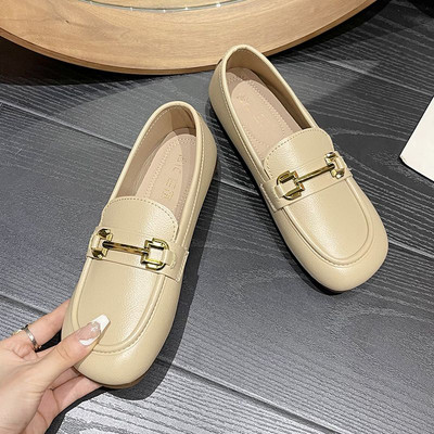 Ležerne ženske cipele s metalnim ukrasom