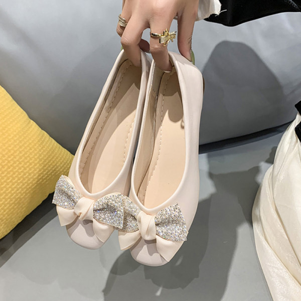 Női cipő szalaggal - három színben