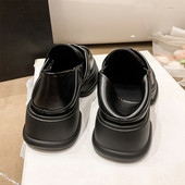 Γυναικεία παπούτσια με χοντρό τακούνι