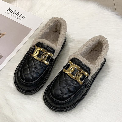 Lapos talpú steppelt női cipő új modellje