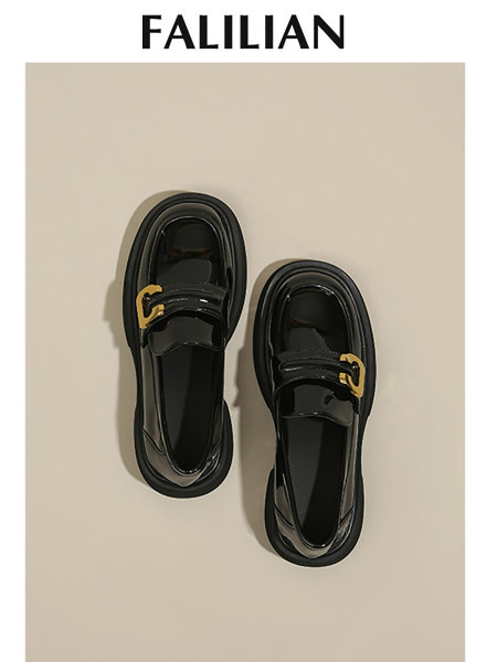 Ženske casual cipele tipa mokasine sa metalnim elementima