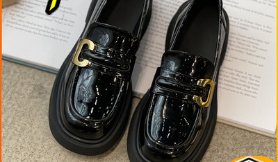 Női bőr - csatos cipő