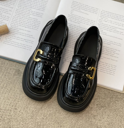 Női bőr - csatos cipő