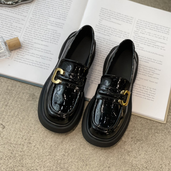 Női bőr - csatos cipő