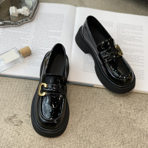 Női bőr - csatos cipő