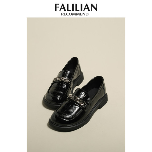 Sieviešu apavi no eko ādas ar metāla elementiem, ikdienas modelis