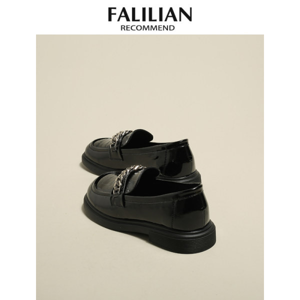 Sieviešu apavi no eko ādas ar metāla elementiem, ikdienas modelis