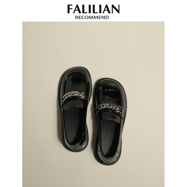 Sieviešu apavi no eko ādas ar metāla elementiem, ikdienas modelis