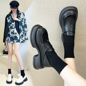 Sieviešu ādas kurpes ar papēžiem