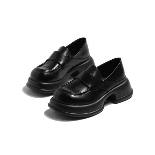 Sieviešu ādas kurpes ar papēžiem