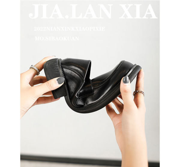 Alkalmi női műbőr cipő