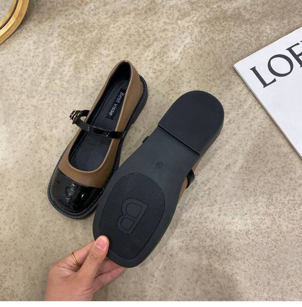 Sieviešu ādas ikdienas apavi