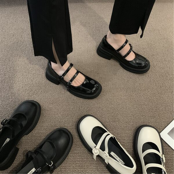 Sieviešu mokasīna tipa apavi ar sprādzi