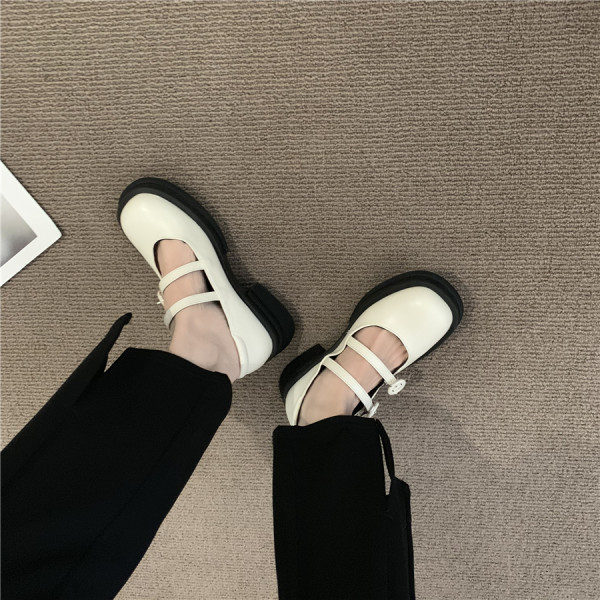 Sieviešu mokasīna tipa apavi ar sprādzi