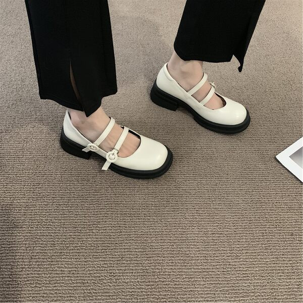 Sieviešu mokasīna tipa apavi ar sprādzi