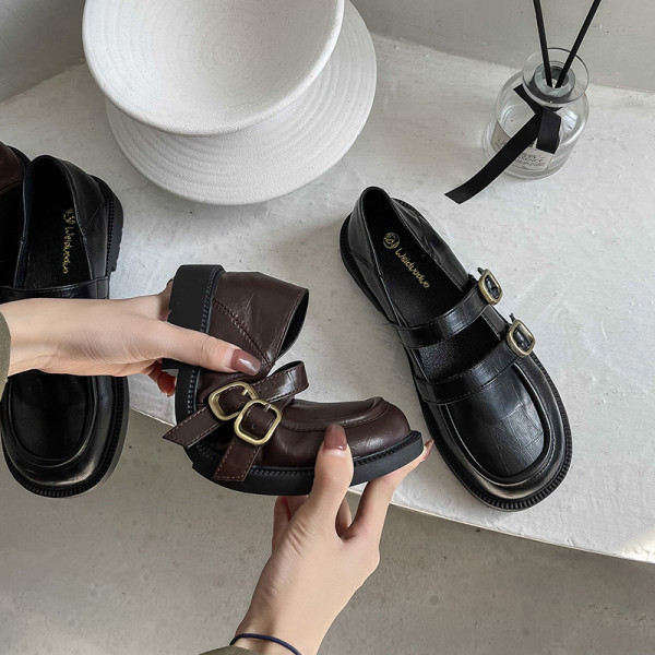 Ikdienas apavi ar sprādzi