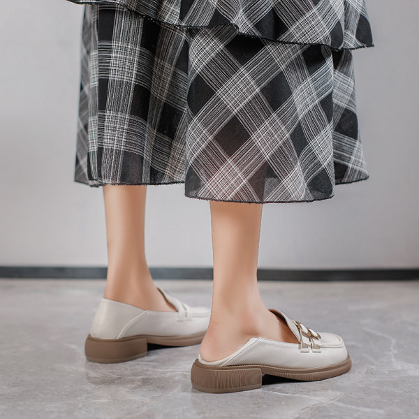 Sieviešu apavi - divās krāsās