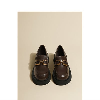 Mūsdienīgi sieviešu kurpes melnā un brūnā krāsā