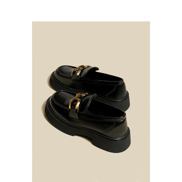 Mūsdienīgi sieviešu kurpes melnā un brūnā krāsā