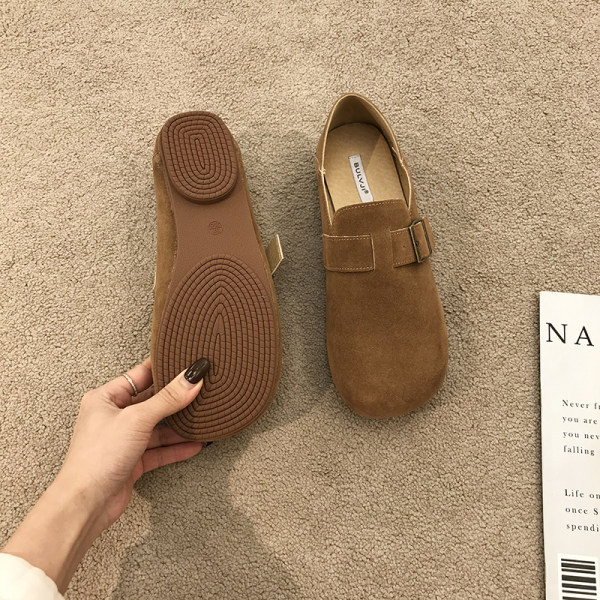 Γυναικεία στρογγυλά παπούτσια με αγκράφα - ρετρό στυλ