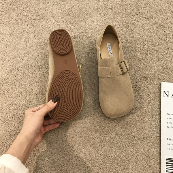 Γυναικεία στρογγυλά παπούτσια με αγκράφα - ρετρό στυλ