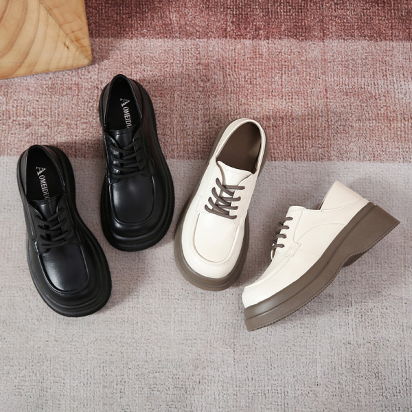 Ikdienas apavi ar šņorēm