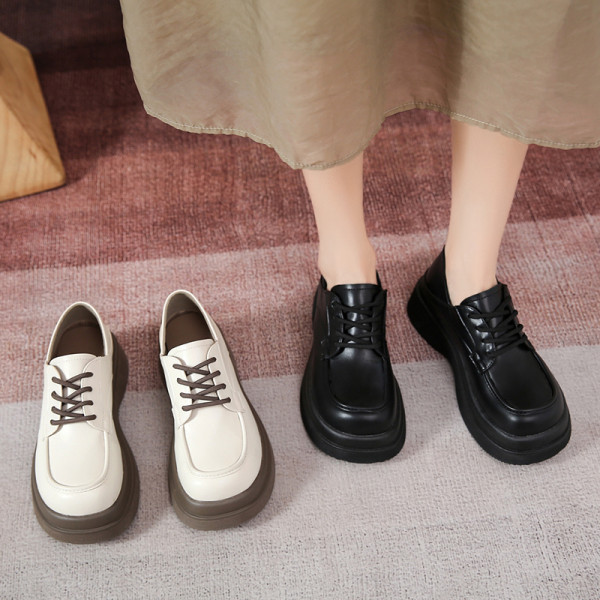 Ikdienas apavi ar šņorēm