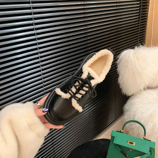 Jauns sieviešu ādas apavu modelis ar dūnu oderi