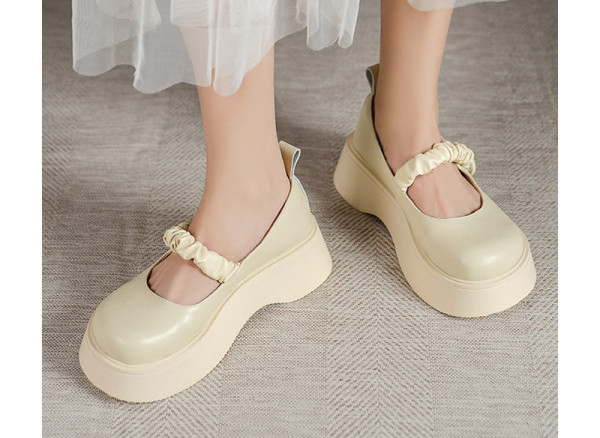 Παπούτσια με ψηλή πλατφόρμα