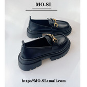 Sieviešu melnas kurpes ar metāla elementiem