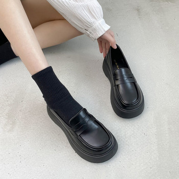 Модерни дамски обувки от еко кожа в черен цвят