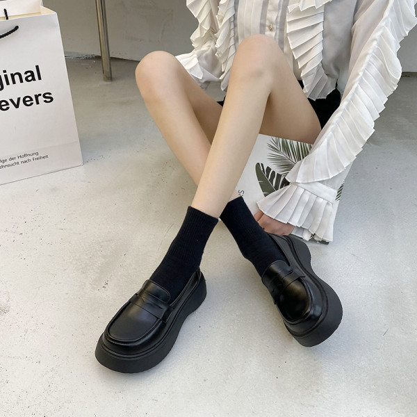 Μοντέρνα γυναικεία παπούτσια από οικολογικό δέρμα σε μαύρο χρώμα