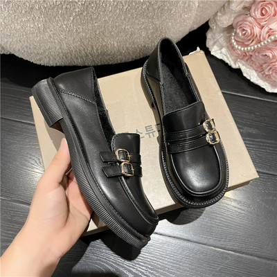 Casual παπούτσια με αγκράφα